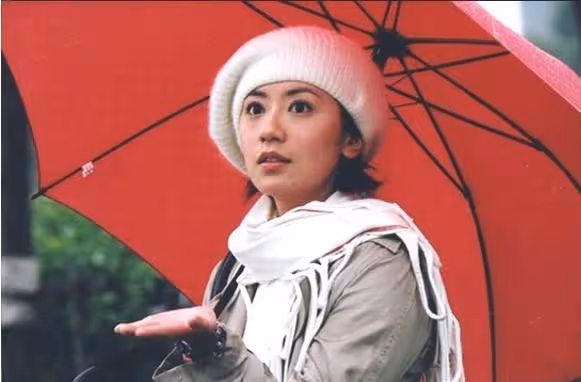 看了賈靜雯的媽媽，才知為何她那麼美！「祖孫三代」根本同一個模子印出