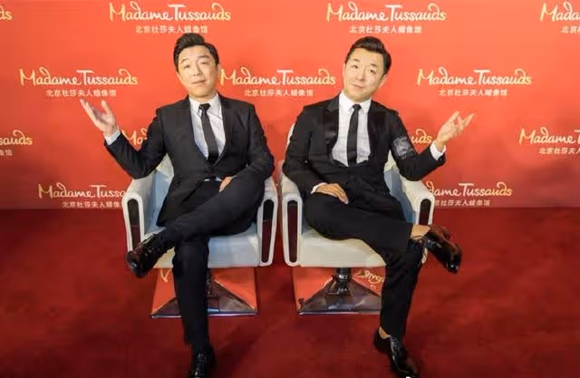 明星與自己的蠟像合影！唐嫣、胡歌真假難分，最後一位「醜」到連自己都不忍抬頭看