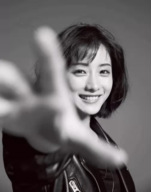 女人40歲後別亂燙髮！今秋流行這3種「短髮」，顯小了10歲都不止