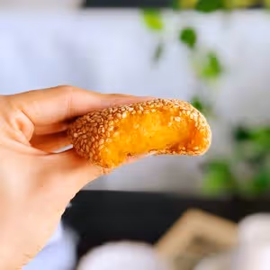 糯嘰嘰的秋冬甜品南瓜麻球（麻團），無需油炸也能外皮酥脆香甜軟糯