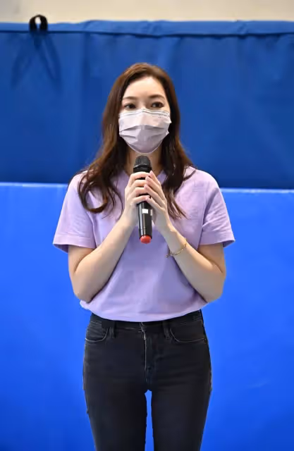 富士康老闆娘攜仨子女做慈善，宣布再捐300萬台幣迎48歲生日，網贊：人美又心善