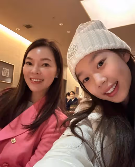 富士康老闆娘攜仨子女做慈善，宣布再捐300萬台幣迎48歲生日，網贊：人美又心善