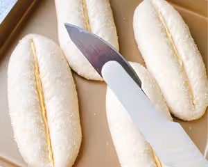 金燦燦的芝士蒜香法式軟麵包，香迷糊了！🥖🥖