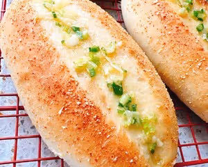 金燦燦的芝士蒜香法式軟麵包，香迷糊了！🥖🥖