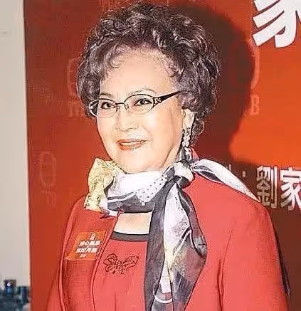 曾出演滅絕師太！她是華語影壇「巨星母親」　卻因吃飯噎住「被2家醫院拒收」不幸離世