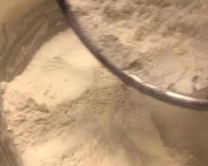 中筋麵粉做的細膩綿軟三明治白麵包