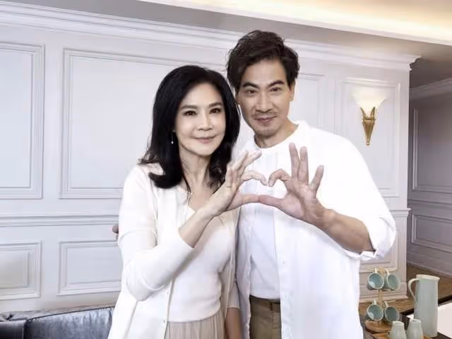 58歲瓊瑤女郎「婉君」曝近照，素顏大變認不出，與老公牽手好恩愛
