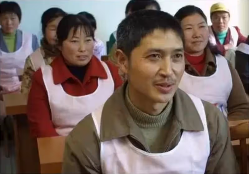 人過五十才明白：「兄弟姐妹」不管貧窮還是富貴　都得學會「偽裝」關係才能更好