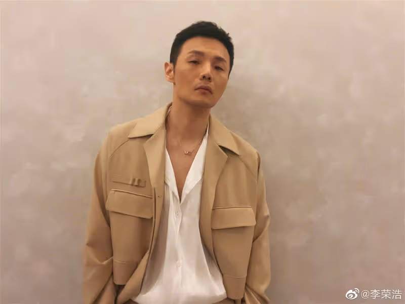 李榮浩挑戰剪髮大翻車！　網笑翻「還是好好唱歌吧！」