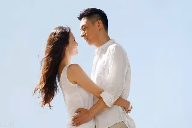 滿月宴,爺奶給二百,外公外婆給二萬,女人:200塊吃滿月酒,真做得出