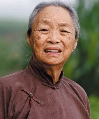 丈夫外遇我怒提離婚，我獨自帶著女兒，不知情的「婆婆卻非要一起住」，最後我才知道...