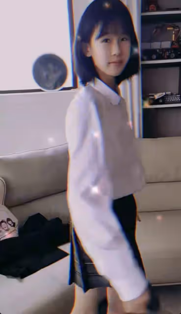 陸毅倆女兒曬變裝秀！驚艷如雙胞胎，豪宅內景曝光堆滿車模手辦