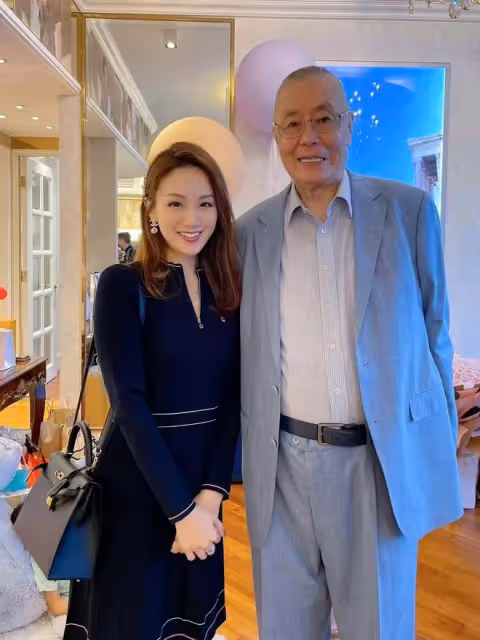 83歲劉詩昆為2歲女兒辦生日宴，收眾多禮物，寶寶超高顏值如公主