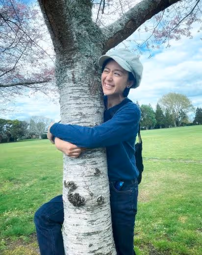 41歲女星移民國外！凍齡驚艷轉行當網紅，離異帶倆娃曾網上求工作
