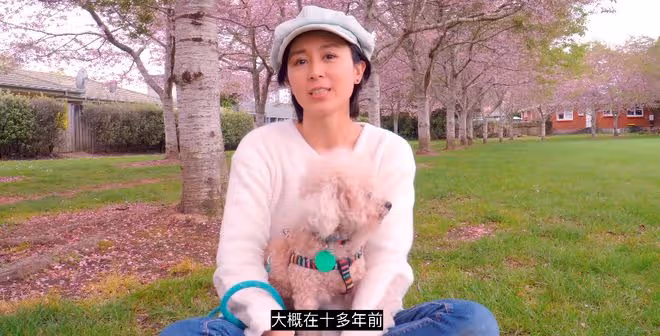 41歲女星移民國外！凍齡驚艷轉行當網紅，離異帶倆娃曾網上求工作