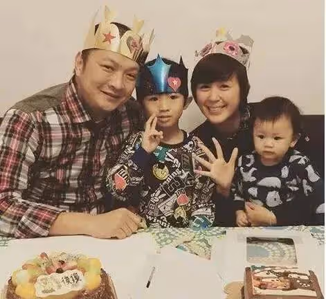 41歲女星移民國外！凍齡驚艷轉行當網紅，離異帶倆娃曾網上求工作