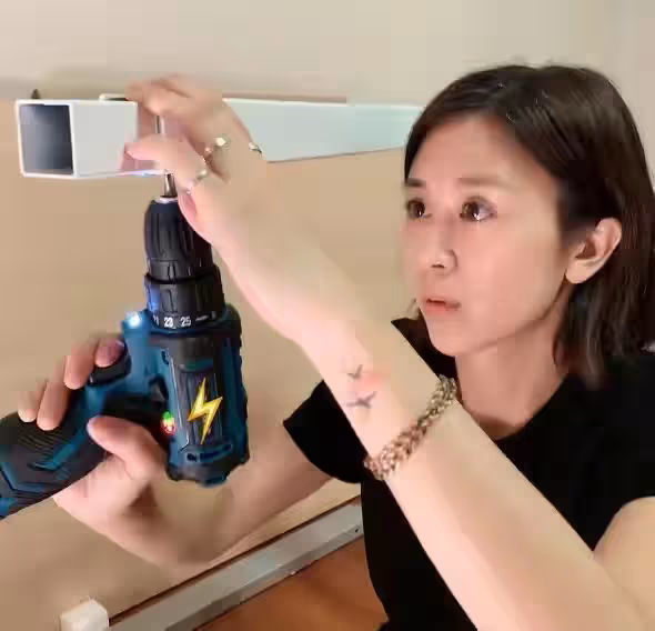 41歲女星移民國外！凍齡驚艷轉行當網紅，離異帶倆娃曾網上求工作