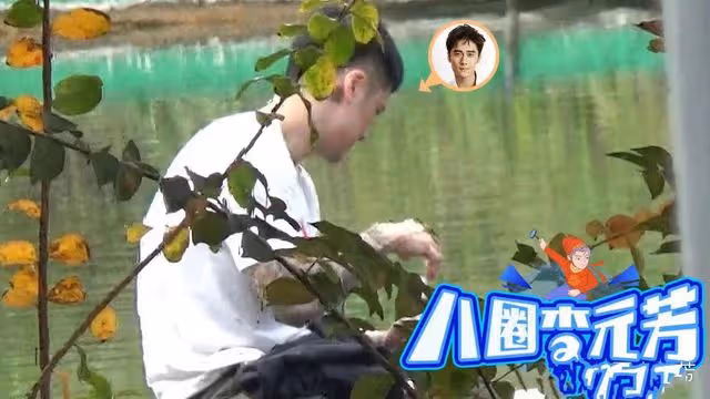 蔣勁夫罕見露面盡顯老態，湖邊喂魚表情冷漠，與粉絲合照仍有人氣