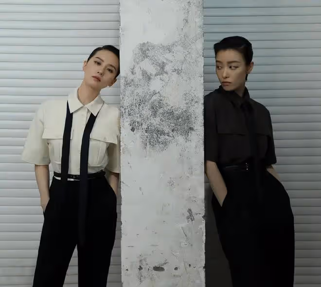 明星雙人寫真大PK：楊冪秀美腿，章子怡撩衣服，馬伊琍袁泉好土氣
