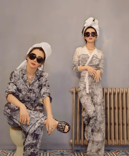 明星雙人寫真大PK：楊冪秀美腿，章子怡撩衣服，馬伊琍袁泉好土氣