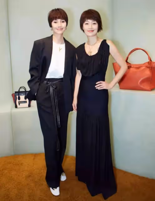 明星雙人寫真大PK：楊冪秀美腿，章子怡撩衣服，馬伊琍袁泉好土氣