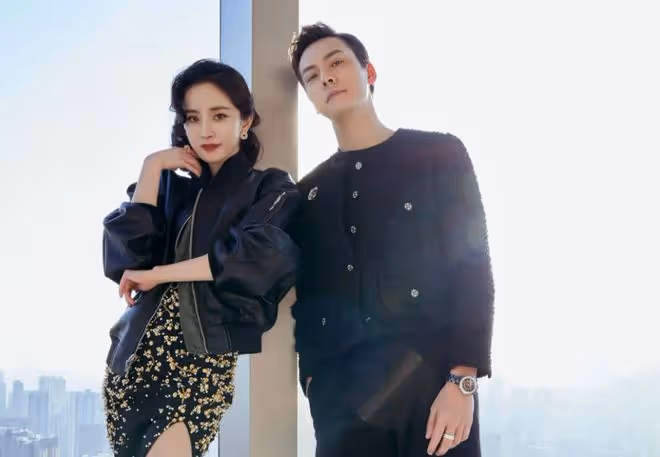 明星雙人寫真大PK：楊冪秀美腿，章子怡撩衣服，馬伊琍袁泉好土氣