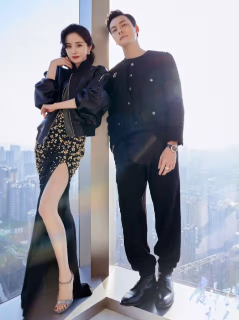 明星雙人寫真大PK：楊冪秀美腿，章子怡撩衣服，馬伊琍袁泉好土氣