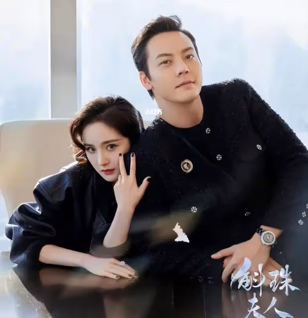 明星雙人寫真大PK：楊冪秀美腿，章子怡撩衣服，馬伊琍袁泉好土氣