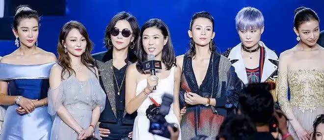 明星雙人寫真大PK：楊冪秀美腿，章子怡撩衣服，馬伊琍袁泉好土氣