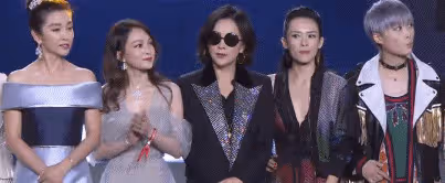 明星雙人寫真大PK：楊冪秀美腿，章子怡撩衣服，馬伊琍袁泉好土氣