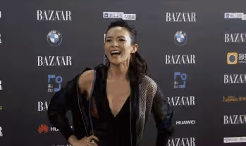 明星雙人寫真大PK：楊冪秀美腿，章子怡撩衣服，馬伊琍袁泉好土氣