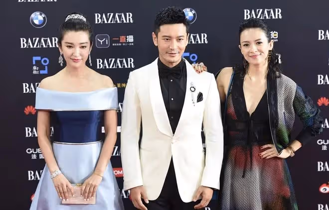 明星雙人寫真大PK：楊冪秀美腿，章子怡撩衣服，馬伊琍袁泉好土氣