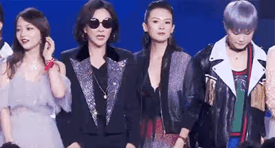 明星雙人寫真大PK：楊冪秀美腿，章子怡撩衣服，馬伊琍袁泉好土氣