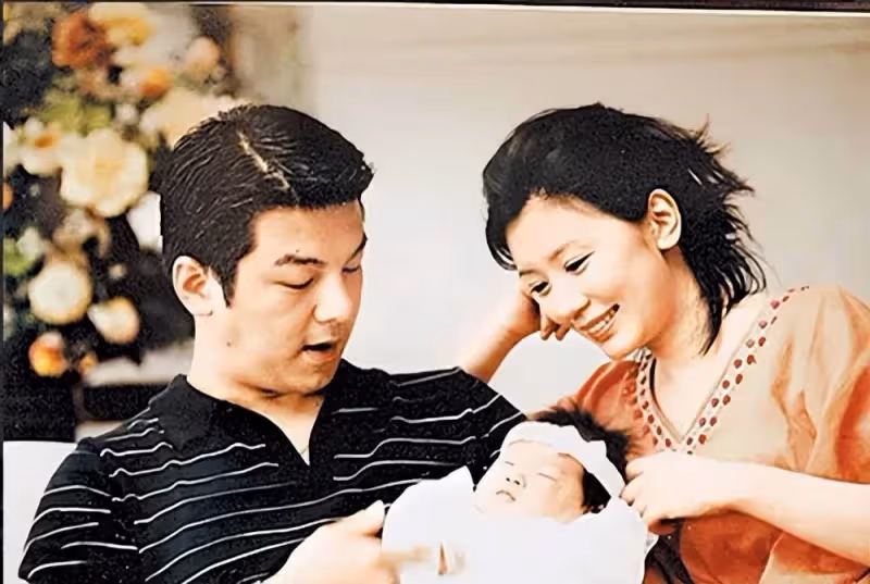 花10年時間忘記前夫，失婚後帶女兒改嫁修杰楷，直言：如果有來生，我還要嫁給他