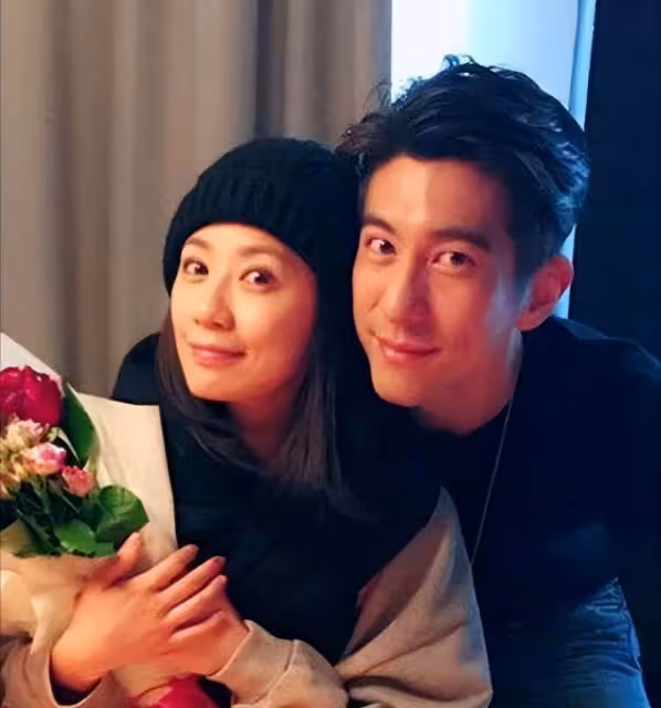 花10年時間忘記前夫，失婚後帶女兒改嫁修杰楷，直言：如果有來生，我還要嫁給他