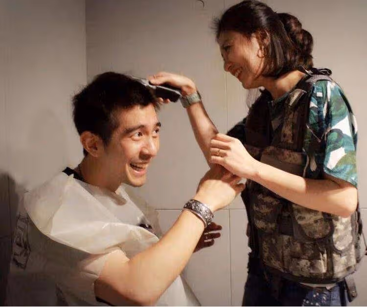 花10年時間忘記前夫，失婚後帶女兒改嫁修杰楷，直言：如果有來生，我還要嫁給他
