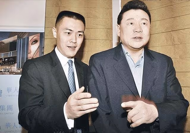 43歲呂麗君住20億豪宅，在國外逍遙，千億富豪甘比卻面臨兩大威脅