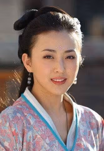 9年前是楊冪助理，9年後和楊冪平起平坐，被稱娛樂圈勵志姐
