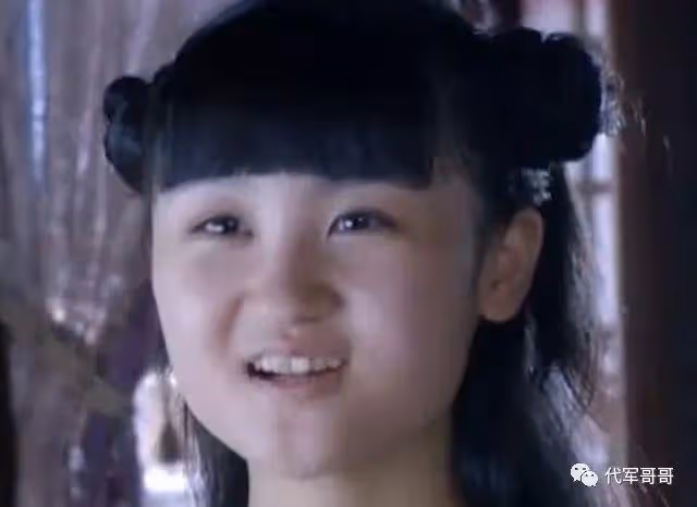 她6歲被成龍抱著上春晚 如今21歲怎樣了？