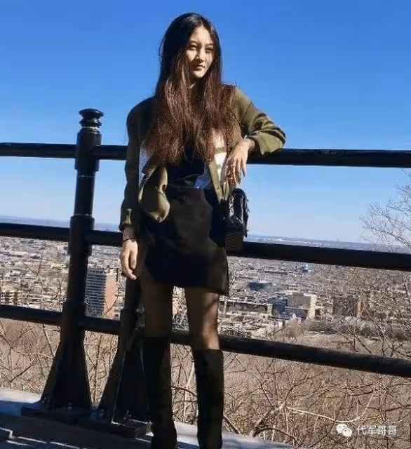 她6歲被成龍抱著上春晚 如今21歲怎樣了？