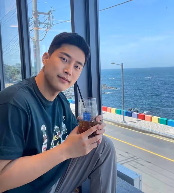 韓國帥大叔在社交媒體上徵婚，卻引來無數男網友私信