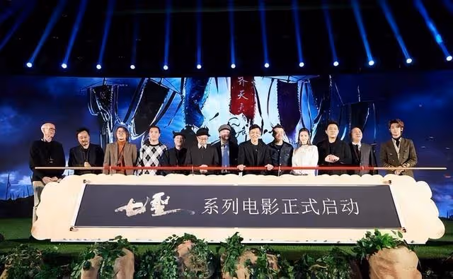 61歲劉德華工作太賣力，一臉猙獰全身用力，胳膊上大塊肌肉明顯