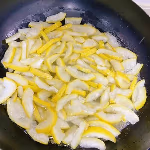 娃娃吵著要吃的柚子皮糖