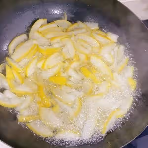 娃娃吵著要吃的柚子皮糖