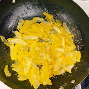 娃娃吵著要吃的柚子皮糖