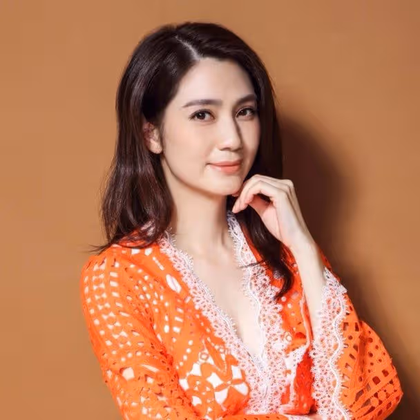 張丹峰陪妻女游澳門　緊摟洪欣力證情不變！