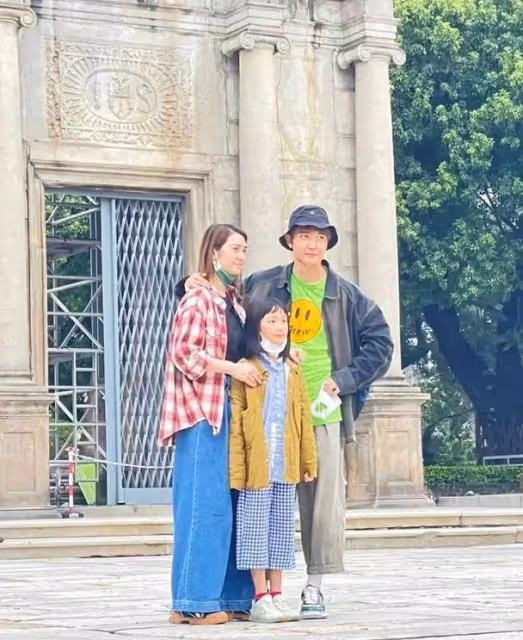 張丹峰陪妻女游澳門　緊摟洪欣力證情不變！