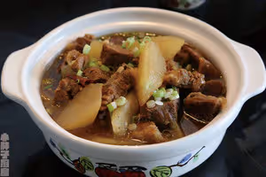 在寒冷的日子裡，燉上一鍋蘿蔔牛腩