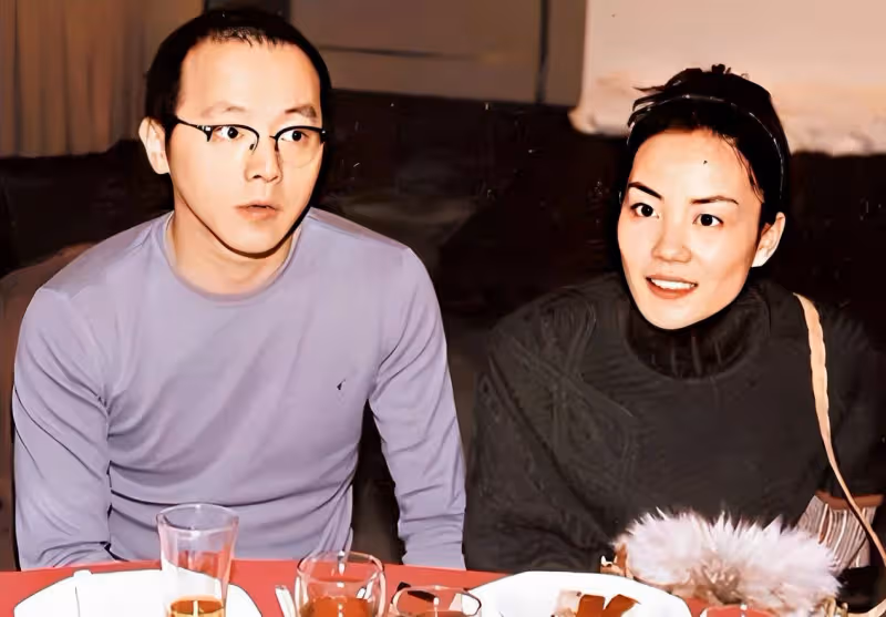 離異的小孩也幸福！25歲王菲長女把「父母恩怨」放一旁　甘願「照顧2個妹妹」：我是3個家庭的紐帶