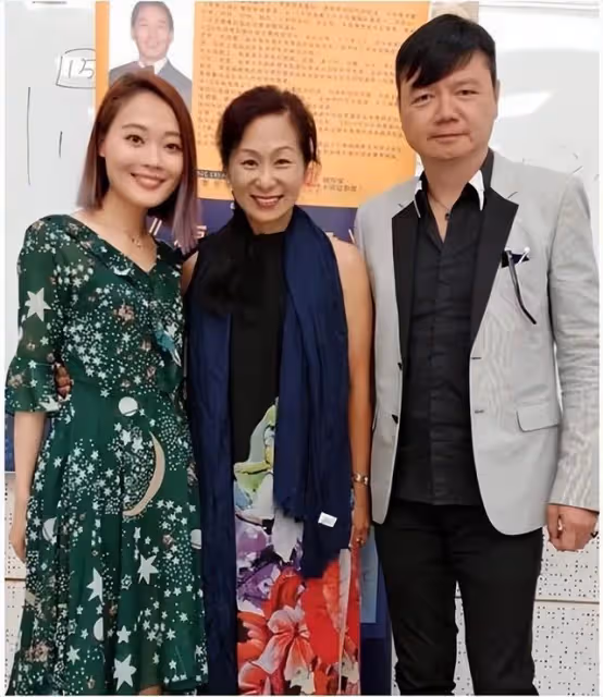 疑越鬧越僵！知名港星節目怒斥前妻不聽話，卻遭網友反指控制欲強